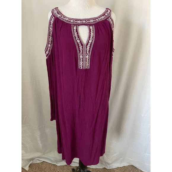 Time and Tru Dresses & Skirts - Time & Tru Plum Purple Cold-Shoulder Keyhole Embroider Trim Textured Midi Dress